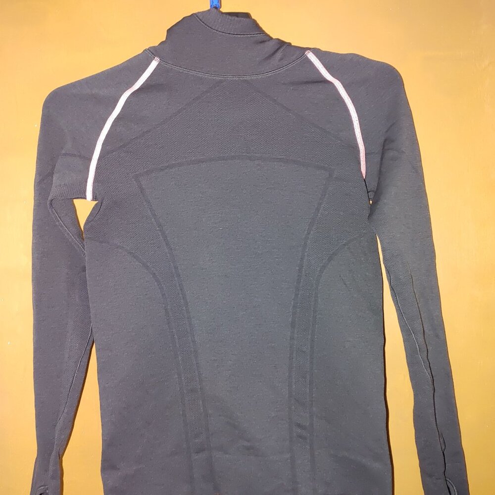 IVIVVA By Lululemon Girl's Long Sleeves Hole Thumb Hooded Top Size 14 NWOT